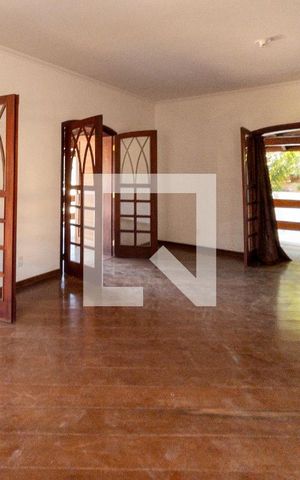 Casa de condomínio para alugar com 600m², 4 quartos e 2 vagas Casa de condomínio para alugar com 600m², 4 quartos e 2 vagasSuíte Master