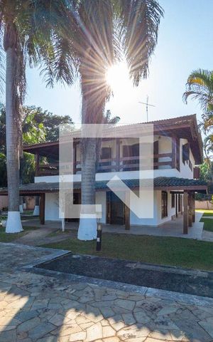 Casa de condomínio para alugar com 600m², 4 quartos e 2 vagas Casa de condomínio para alugar com 600m², 4 quartos e 2 vagasFachada da Casa