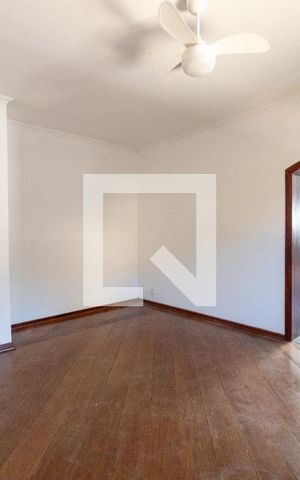 Casa de condomínio para alugar com 600m², 4 quartos e 2 vagas Casa de condomínio para alugar com 600m², 4 quartos e 2 vagasSuíte 3