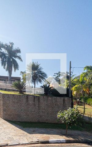 Casa de condomínio para alugar com 600m², 4 quartos e 2 vagas Casa de condomínio para alugar com 600m², 4 quartos e 2 vagasFachada e Entrada