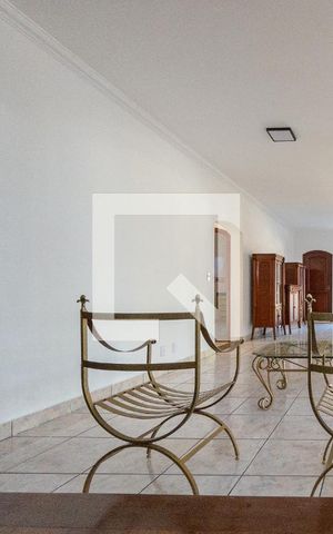 Casa de condomínio para alugar com 600m², 4 quartos e 2 vagas Casa de condomínio para alugar com 600m², 4 quartos e 2 vagasSala de Estar
