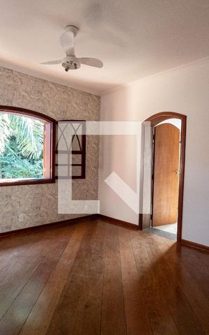 Casa de condomínio para alugar com 600m², 4 quartos e 2 vagas Casa de condomínio para alugar com 600m², 4 quartos e 2 vagasSuíte 4