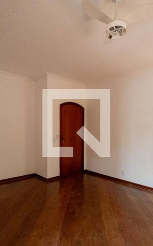 Casa de condomínio para alugar com 600m², 4 quartos e 2 vagas Casa de condomínio para alugar com 600m², 4 quartos e 2 vagasSuíte 4