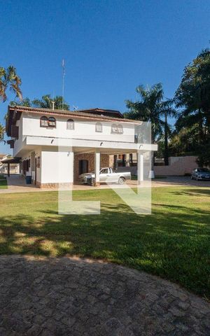 Casa de condomínio para alugar com 600m², 4 quartos e 2 vagas Casa de condomínio para alugar com 600m², 4 quartos e 2 vagasFachada dos Fundos