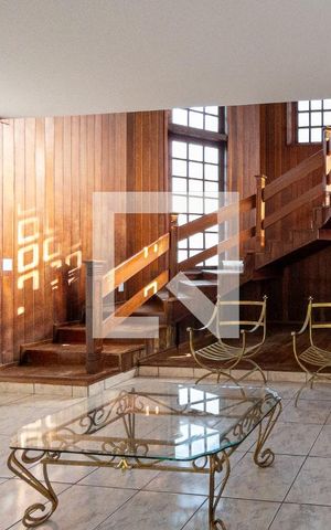Casa de condomínio para alugar com 600m², 4 quartos e 2 vagas Casa de condomínio para alugar com 600m², 4 quartos e 2 vagasSala de Estar