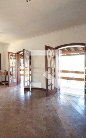 Casa de condomínio para alugar com 600m², 4 quartos e 2 vagas Casa de condomínio para alugar com 600m², 4 quartos e 2 vagasSuíte Master