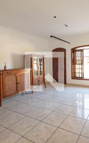 Casa de condomínio para alugar com 600m², 4 quartos e 2 vagas Casa de condomínio para alugar com 600m², 4 quartos e 2 vagasSala de Jantar