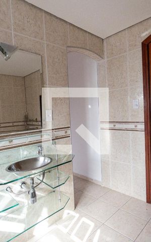 Casa de condomínio para alugar com 600m², 4 quartos e 2 vagas Casa de condomínio para alugar com 600m², 4 quartos e 2 vagasBanheiro da Suíte 4