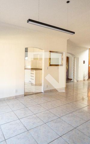 Casa de condomínio para alugar com 600m², 4 quartos e 2 vagas Casa de condomínio para alugar com 600m², 4 quartos e 2 vagasSala de Jantar