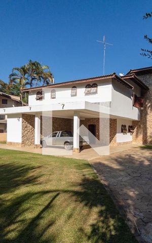 Casa de condomínio para alugar com 600m², 4 quartos e 2 vagas Casa de condomínio para alugar com 600m², 4 quartos e 2 vagasFachada dos Fundos