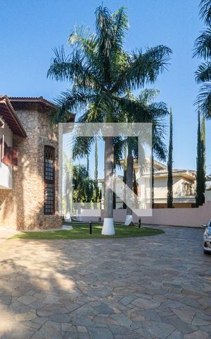 Casa de condomínio para alugar com 600m², 4 quartos e 2 vagas Casa de condomínio para alugar com 600m², 4 quartos e 2 vagasGaragem