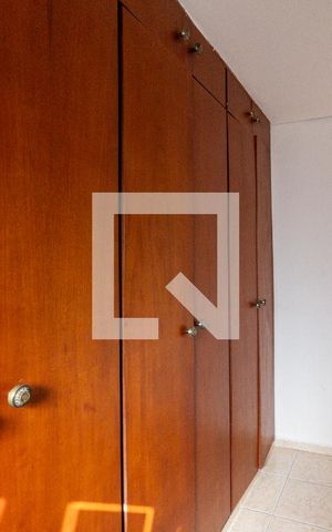 Casa de condomínio para alugar com 600m², 4 quartos e 2 vagas Casa de condomínio para alugar com 600m², 4 quartos e 2 vagasCloset da Suíte 4