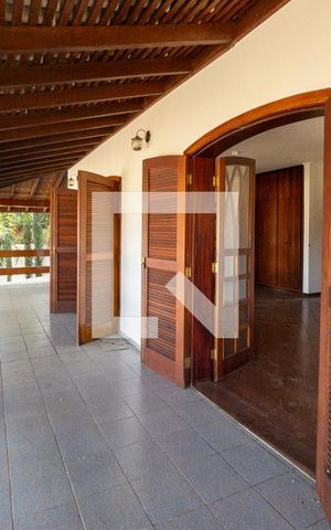 Casa de condomínio para alugar com 600m², 4 quartos e 2 vagas Casa de condomínio para alugar com 600m², 4 quartos e 2 vagasVaranda da Suíte Master