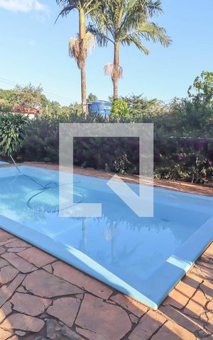 Casa à venda com 1400m², 6 quartos e 5 vagas Casa à venda com 1400m², 6 quartos e 5 vagasQuintal