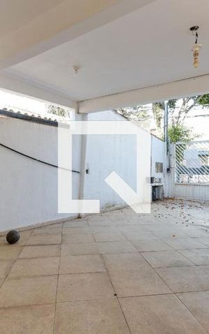 Casa à venda com 600m², 3 quartos e 4 vagas Casa à venda com 600m², 3 quartos e 4 vagasGaragem