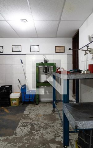 Casa à venda com 435m², 3 quartos e 9 vagasSalão