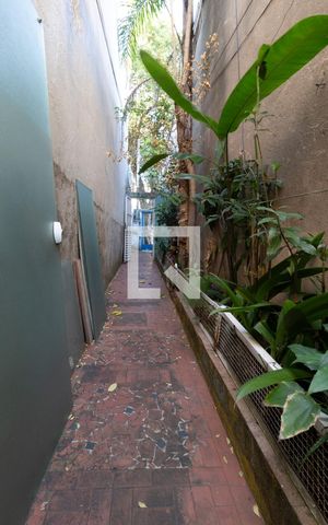 Casa à venda com 435m², 3 quartos e 9 vagasQuintal