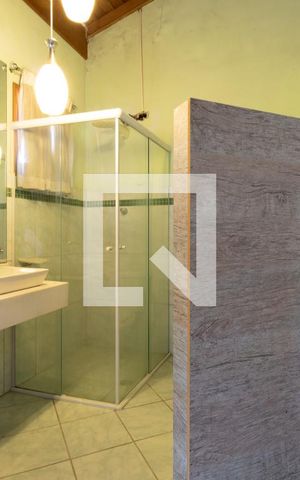 Casa à venda com 435m², 3 quartos e 9 vagasBanheiro Suite 2