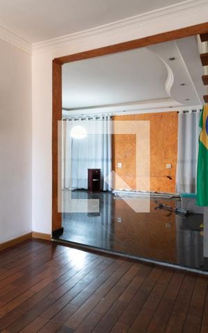 Casa à venda com 435m², 3 quartos e 9 vagasSala