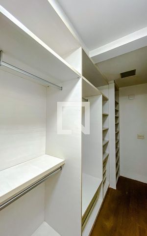 Apartamento à venda com 132m², 2 quartos e 2 vagasCloset da suíte 1