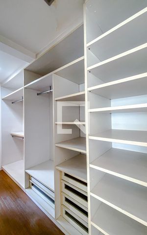 Apartamento à venda com 132m², 2 quartos e 2 vagasCloset da suíte 1