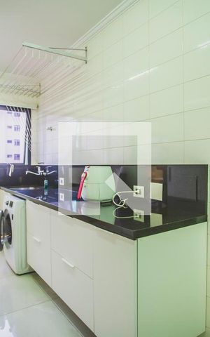 Apartamento à venda com 234m², 4 quartos e 4 vagas Apartamento à venda com 234m², 4 quartos e 4 vagasÁrea de Serviço