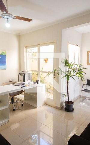Casa para alugar com 140m², 3 quartos e 2 vagasSala