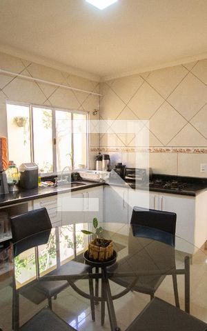 Casa para alugar com 140m², 3 quartos e 2 vagasCozinha