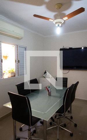 Casa para alugar com 140m², 3 quartos e 2 vagasQuarto