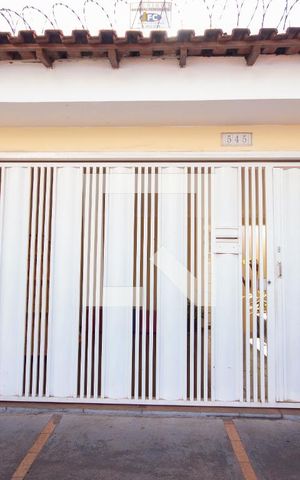 Casa para alugar com 140m², 3 quartos e 2 vagasFachada