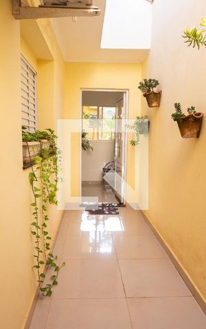 Casa para alugar com 140m², 3 quartos e 2 vagasCorredor externo