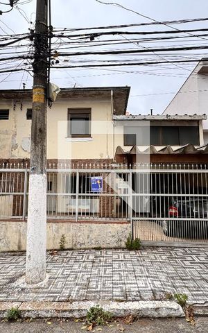 Casa à venda com 247m², 3 quartos e 4 vagas Casa à venda com 247m², 3 quartos e 4 vagasFachada