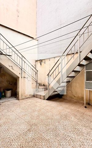 Casa à venda com 247m², 3 quartos e 4 vagas Casa à venda com 247m², 3 quartos e 4 vagasQuintal