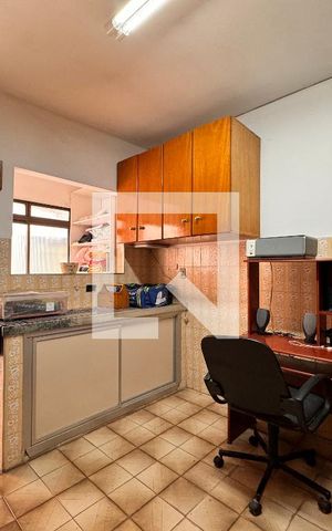 Casa à venda com 247m², 3 quartos e 4 vagas Casa à venda com 247m², 3 quartos e 4 vagasEscritório