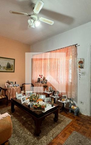 Casa à venda com 247m², 3 quartos e 4 vagas Casa à venda com 247m², 3 quartos e 4 vagasSala