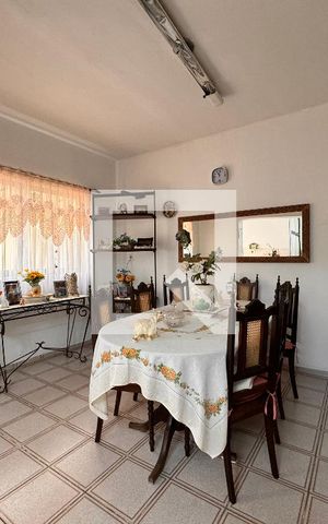 Casa à venda com 247m², 3 quartos e 4 vagas Casa à venda com 247m², 3 quartos e 4 vagasCozinha