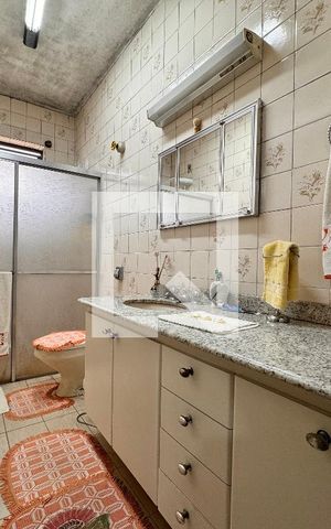 Casa à venda com 247m², 3 quartos e 4 vagas Casa à venda com 247m², 3 quartos e 4 vagasBanheiro