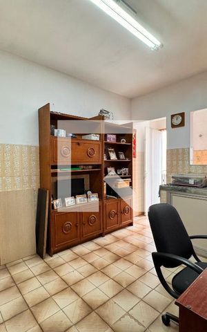 Casa à venda com 247m², 3 quartos e 4 vagas Casa à venda com 247m², 3 quartos e 4 vagasEscritório