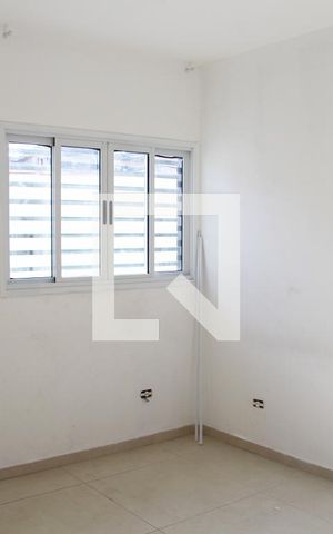 Casa para alugar com 80m², 2 quartos e 2 vagasSala