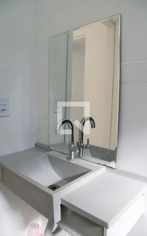 Casa para alugar com 80m², 2 quartos e 2 vagasBanheiro