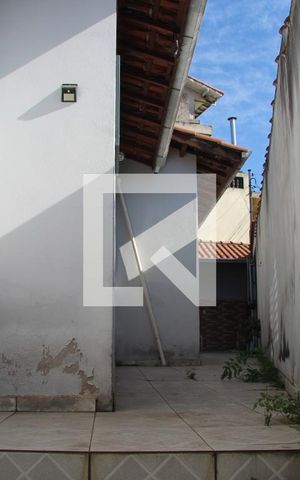 Casa para alugar com 80m², 2 quartos e 2 vagasCorredor
