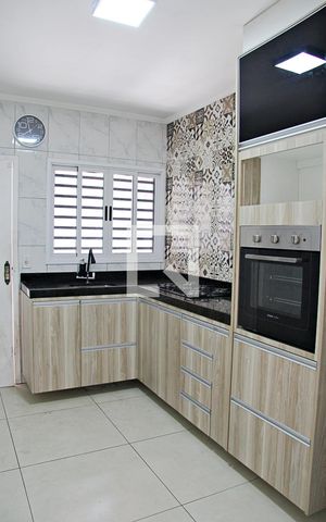 Casa para alugar com 80m², 2 quartos e 2 vagasCozinha