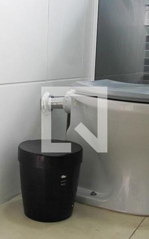Casa para alugar com 80m², 2 quartos e 2 vagas Casa para alugar com 80m², 2 quartos e 2 vagasBanheiro