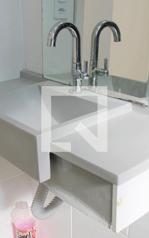 Casa para alugar com 80m², 2 quartos e 2 vagasBanheiro