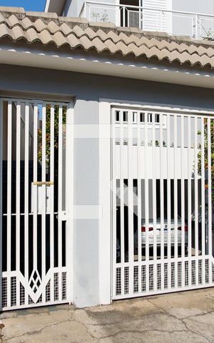 Casa à venda com 166m², 3 quartos e 3 vagasFachada