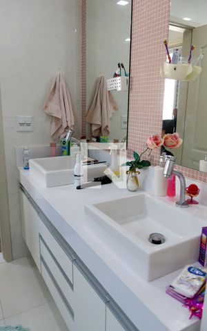 Casa à venda com 166m², 3 quartos e 3 vagasBanheiro