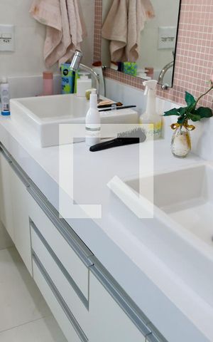 Casa à venda com 166m², 3 quartos e 3 vagasBanheiro