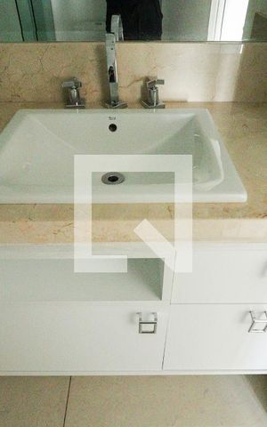 Apartamento à venda com 450m², 4 quartos e 5 vagasBanheiro 1 da Suíte 3