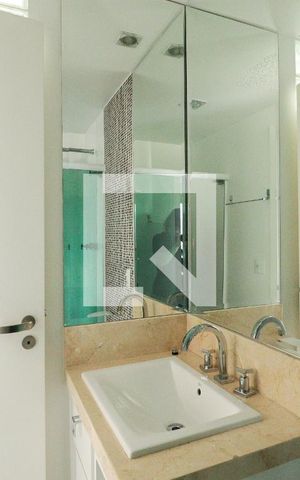 Apartamento à venda com 450m², 4 quartos e 5 vagasBanheiro da Suíte 1