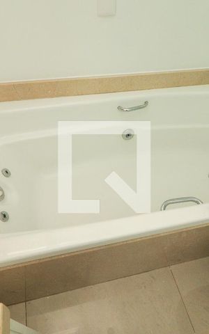 Apartamento à venda com 450m², 4 quartos e 5 vagasBanheiro da Suíte 2